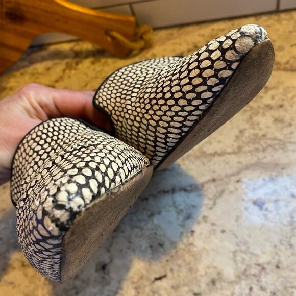 Tory Burch $300 King Cobra Pascal Smoking Pointed slip on Loafers Size 8 - Picture 8 of 13